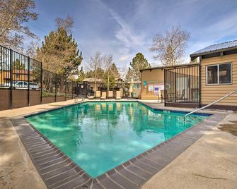 Mammoth Lakes Townhome 2 Mi to Ski Area! - Mammoth Lakes - Piscina