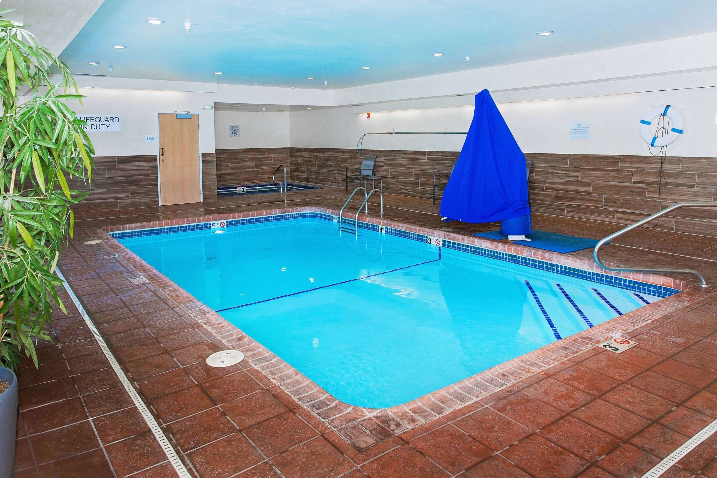 AmericInn by Wyndham Hays - Hays - Piscina
