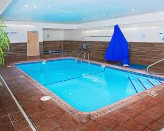 AmericInn by Wyndham Hays - Hays - Pool