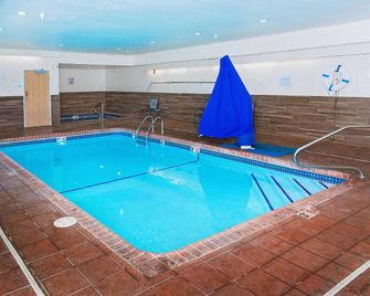 AmericInn by Wyndham Hays - Hays - Piscina