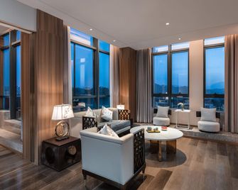Rezen Longhh Hotel Shenzhen Longgang Center University Games New Town - Shenzhen - Sovrum