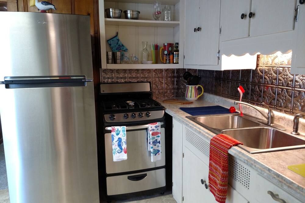 Lake Wawasee- Morrison Island. Updated 2 Bed, 1Bath Cute Cottage on the water - Syracuse - Cocina