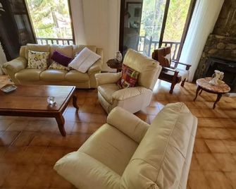 Charming Villa in Moniatis, Cyprus - Private Pool Garden - Saittas - Living room