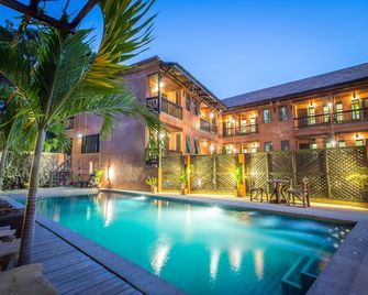 Rainforest Chiangmai Hotel - Chiang Mai - Piscina