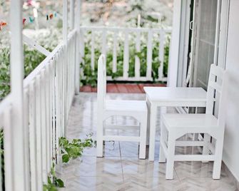 Zeybek 1 - Gelemiş - Balkong