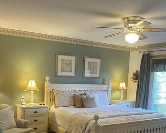 Condos at 530 E. Hiawatha - Wisconsin Dells - Bedroom