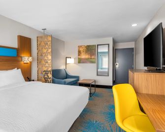 Days Inn & Suites by Wyndham Brandon Amphitheater - Brandon - Slaapkamer