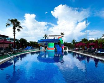 Noxinn Deluxe Hotel - Konakli - Piscina