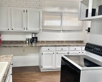 Home of Quivira Ave - Great Bend - Cocina