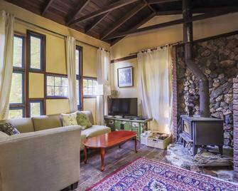 Redwood Forest Getaway - Mendocino - Wohnzimmer
