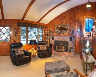 1st Lake - Sandy Beach, Dock with Southern Exposure - Quiet Atmosphere. - Old Forge - Вітальня