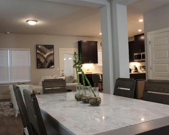 New Home In Prime Location, Satx - San Antonio - Restaurant