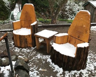 Yosemite Rustic Retreat with Hot Tub, Pool, Springs, Dogs! 5 acres private~ - Coulterville - Patio