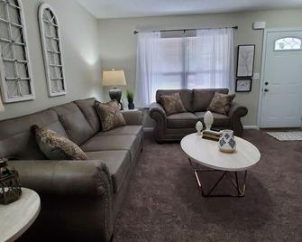 Diamonds are Forever-700 - Middletown - Living room