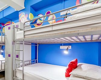 RedDoorz Hostel @ Beach Road (Sg Clean) - Singapore