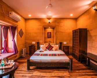 Hotel Helsinki House - Jaisalmer - Bedroom