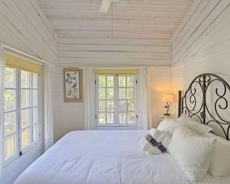 Shepherd Cottage - Grayton Beach, Cozy Historic Cottage, Close to the Red Bar! - Santa Rosa Beach - Habitación