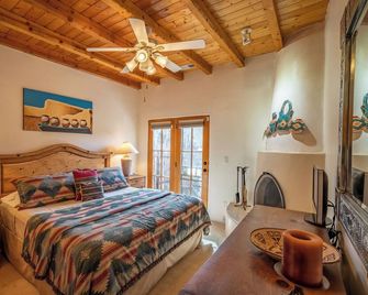 Diez Senores Casita E | Spacious Downtown Getaway - Santa Fe - Habitación