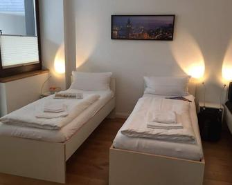 3-Zi.-Apartment \'Kampnagel\' modern apartment up to 8 people, incl. WIFI - Hamburg - Schlafzimmer