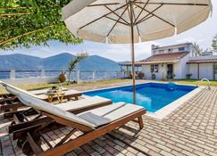 Villa Aloupi - Skopelos - Bể bơi