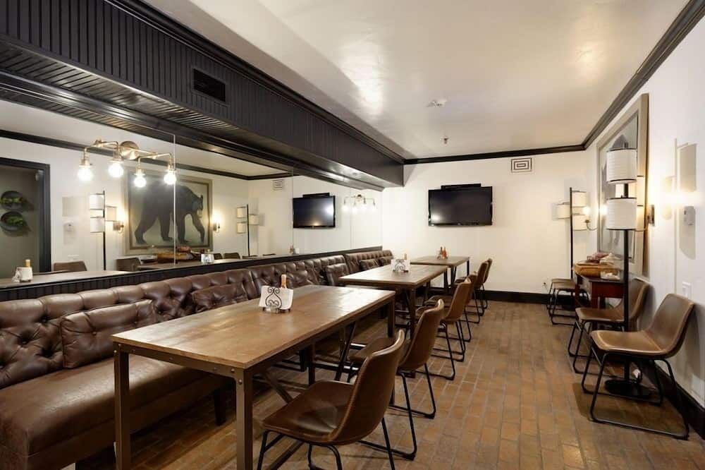 Independence Square Unit 313, Downtown Hotel Room in Aspen with Rooftop Hot Tub - אספן - מסעדה