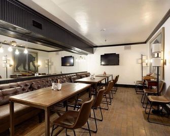 Independence Square Unit 313, Downtown Hotel Room in Aspen with Rooftop Hot Tub - Aspen - Restaurant
