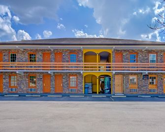 Hotel O Deluxe Inn Kingstree Sc Hwy 52 - Kingstree - Building