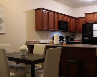Unit B- A charming 3-bedroom duplex with a cozy atmosphere - Conway - Kitchen