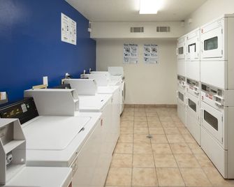 Intown Suites Extended Stay Marietta Ga - Roswell Rd - Marietta - Lavandaria
