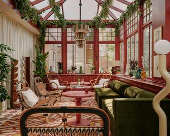Ember Locke - London - Lounge