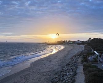 Logis Hôtel & Restaurant Les Mouettes - Larmor Plage, Proche De Lorient - Larmor-Plage