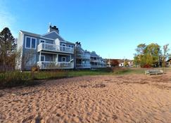 Chic and Modern Beach Front Condo with Lake Views - Bayfield - Beach