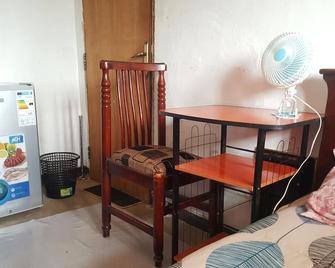 Airy, Comfortable room 10mins from city centre. - Kampala - Habitación