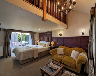 Scenery Hill Hideaways The Coach House Charming Retreat with Jacuzzi and BBQ Hut Near the Lake District - Workington