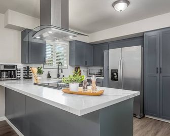 Fresno House| Air Hockey| Private Parking|4/2:Wow! - Fresno - Kitchen