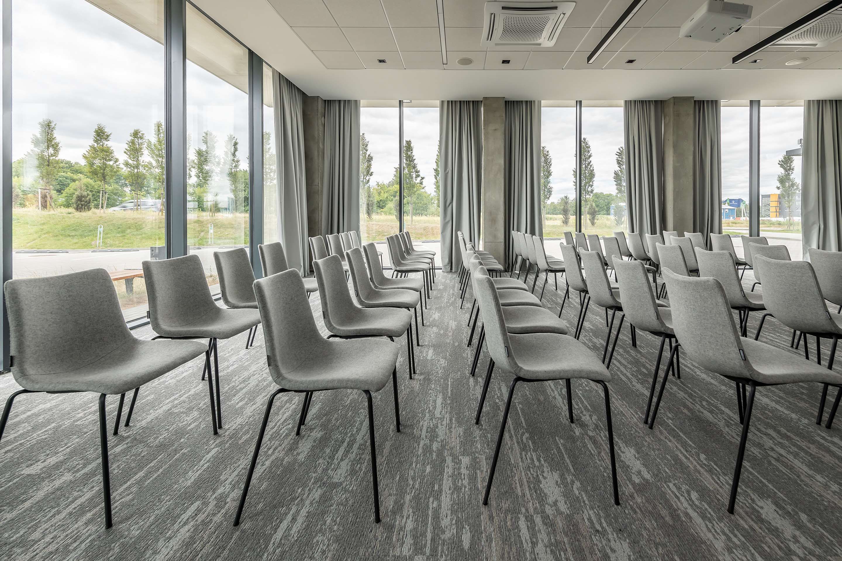 Park Inn by Radisson Vilnius Airport thumbnail 3