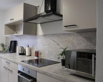 Bridge EG Whg, 2x Terrasse, Grill,küche,w-lan,wachmaschine,trockner, - Lippstadt - Cocina