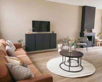 Cozy home Sint Philipsland with 2 bathrooms - Sint Philipsland - Sala de estar