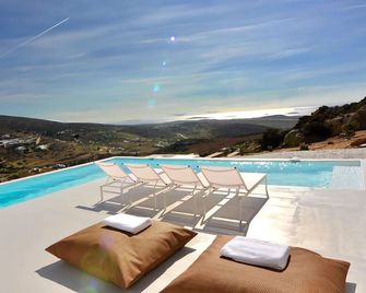 Pili Pala Suites - Antiparos - Басейн