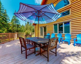 White Mountain Log Home - Carroll - Patio