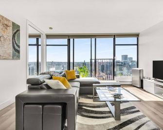 Central Luxury Apartment with Best City Views! - Vancouver - Living room