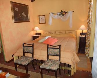 Al Vecchio Gelso - La Morra - Bedroom