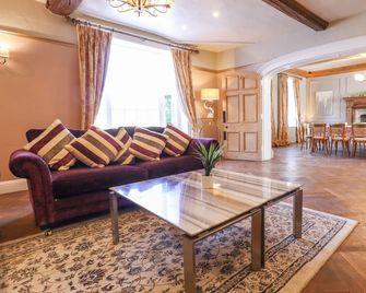 Solton Manor - Dover - Living room