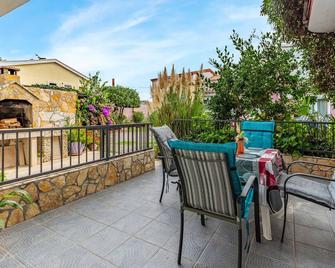 Lovely apartment in Premantura with WiFi - Premantura - Balcone