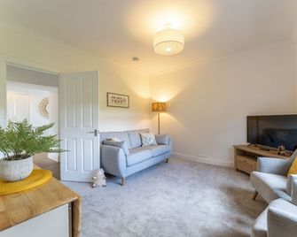 Wilsons Cottage - Falkirk - Living room