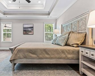 The 54th Cottage - Commerce
