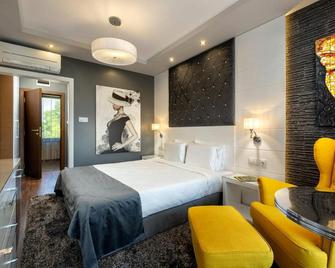 Family Hotel Strannopriemnitza - Oreshak