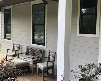 New listing! Bright and airy waterfront home on Lake Tuscaloosa - Northport - Patio