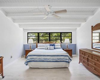 Exec Bay w/heated Pool, Marina, Beach, Pets ok, Tennis/Pickleball - Islamorada - Slaapkamer