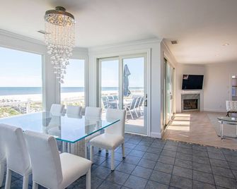 8 BR Glamorous Oceanfront, 8 bath, Pool + Jacuzzi - Ask for Last Minute Deals!! - Hampton Bays - Salle à manger